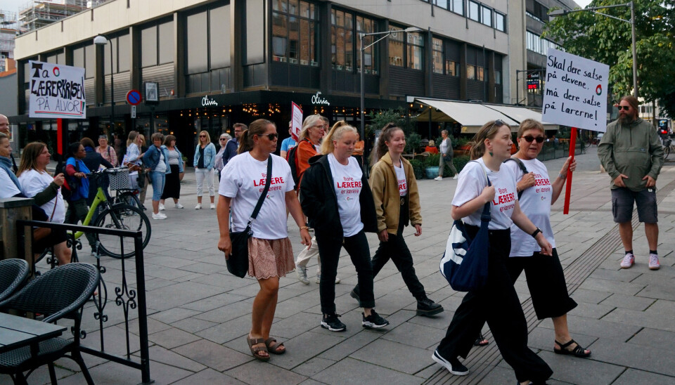 Lærerne toget til Torvet gjennom Lillestrøm sentrum.