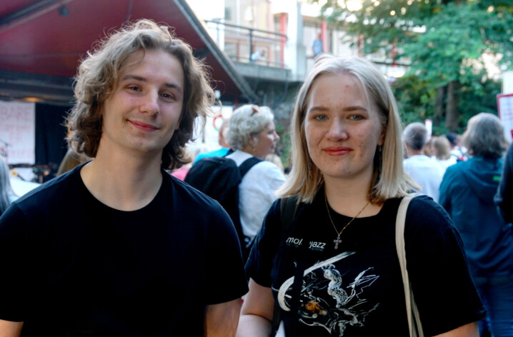 Leder Aslak Berntsen Husby og nestleder Alva Mathilde Sunde Gjersøe i Elevorganisasjonen støtter lærerstreiken, men vil ha tiltak når den er over.