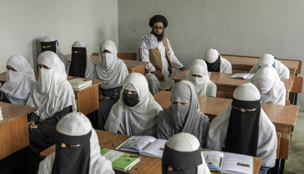 Afghanske jenter ved en religiøs skole.