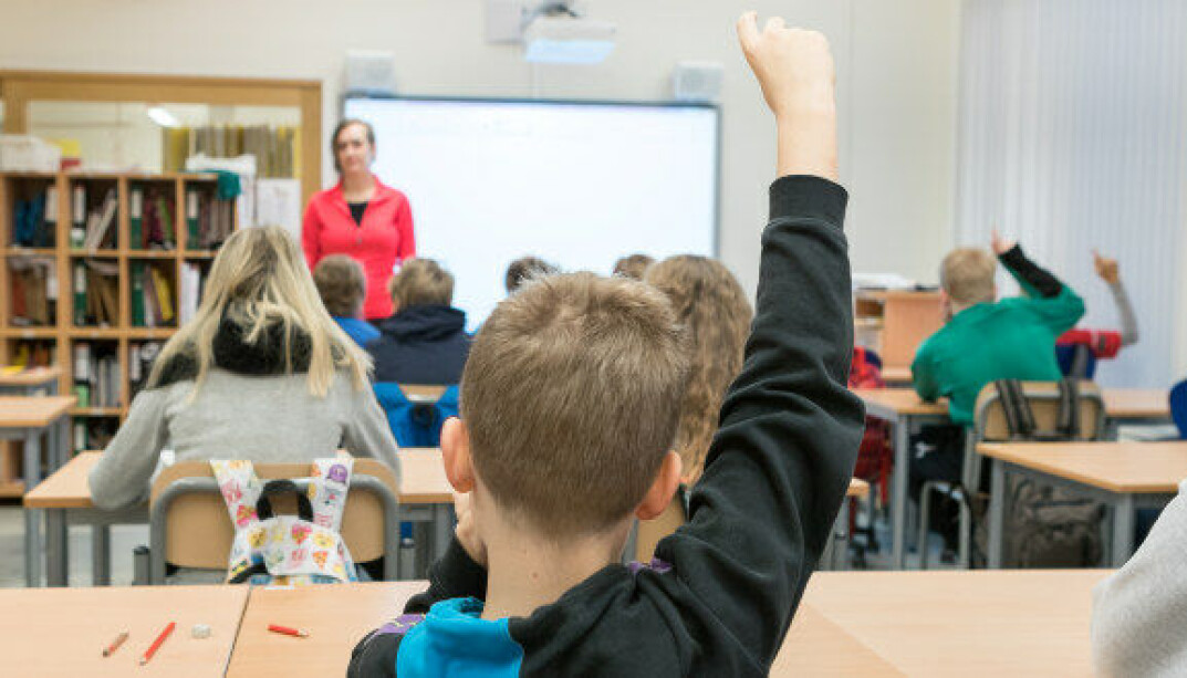 Foreldrene vil gjerne at barna skal ha en lærer som er lærerutdannet. Foreldrene vil gjerne at barna skal ha en lærer som er lærerutdannet.