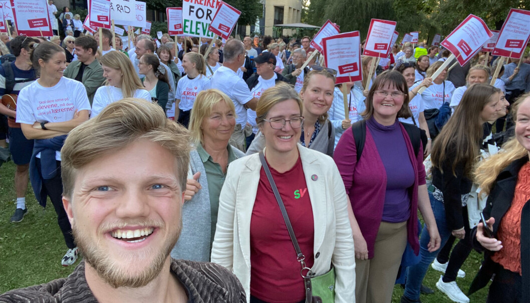 Fylkespolitiker Balder Alvær Olafsen sier SV støtter lærernes krav og ber Fylkesrådet legge press på KS. Fylkespolitiker Balder Alvær Olafsen sier SV støtter lærernes krav og ber Fylkesrådet legge press på KS.