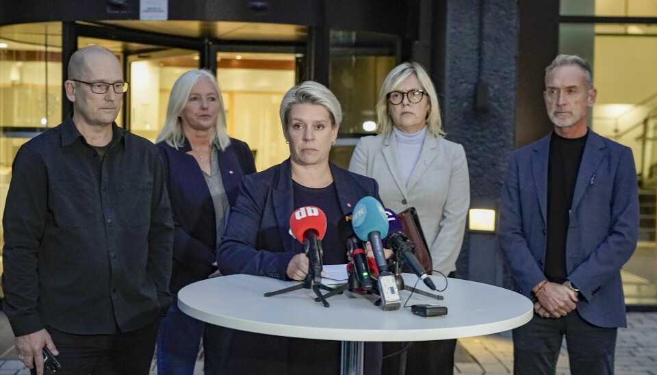 Arbeids- og inkluderingsminister Marte Mjøs Persen sammen med representanter for partene i lærerstreiken, etter at regjeringen valgte å stoppe streiken med tvungen lønnsnemnd.