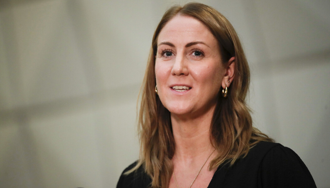 Kunnskapsminister Tonje Brenna (Ap) kutter i maksprisen i barnehagene. Kunnskapsminister Tonje Brenna (Ap) kutter i maksprisen i barnehagene.