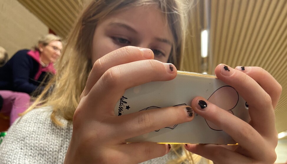Barn og unge er mest interessert i nyheter fra utlandet (57 prosent), deretter følger nyheter fra Norge (51 prosent), og sist lokale nyheter «fra der jeg bor» (49).