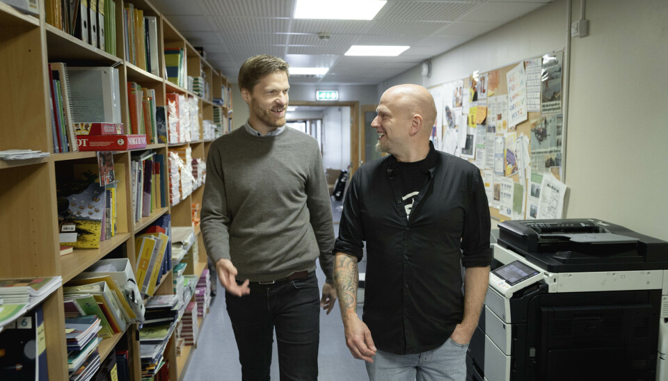 – Magnus gir meg følelsen av at jeg kan være den jeg er, sier Tom om rektor på skolen, Magnus Andresen. – Magnus gir meg følelsen av at jeg kan være den jeg er, sier Tom om rektor på skolen, Magnus Andresen.