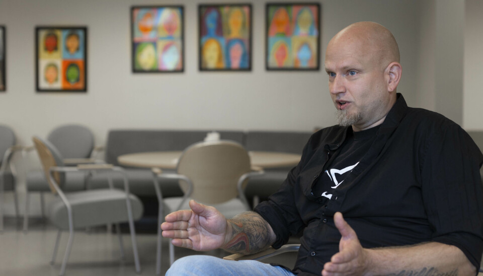 Når Tom Wormfield Markeng møter nye elever, har han ikke lest rapporter og utredninger på forhånd. – Jeg vil starte med blanke ark. Så jeg lytter og spør meg selv hva er interessene til denne eleven, sier han. Når Tom Wormfield Markeng møter nye elever, har han ikke lest rapporter og utredninger på forhånd. – Jeg vil starte med blanke ark. Så jeg lytter og spør meg selv hva er interessene til denne eleven, sier han.