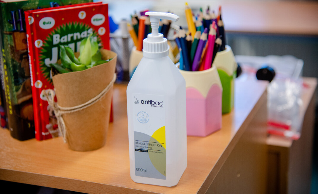 Antibac-en sto fremme i de fleste klasserom i pandemien. Antibac-en sto fremme i de fleste klasserom i pandemien.