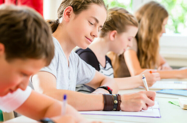 Finske elever har ikke eksamen verken i grunnskolen eller i videregående. Finske elever har ikke eksamen verken i grunnskolen eller i videregående.