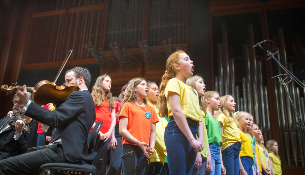 Samarbeidsforum for estetiske fag mener det må stilles nasjonale krav til kompetanse for å undervise i skolen, spesielt i musikk, kunst og håndverk, mat og helse og kroppsøving. Samarbeidsforum for estetiske fag mener det må stilles nasjonale krav til kompetanse for å undervise i skolen, spesielt i musikk, kunst og håndverk, mat og helse og kroppsøving.