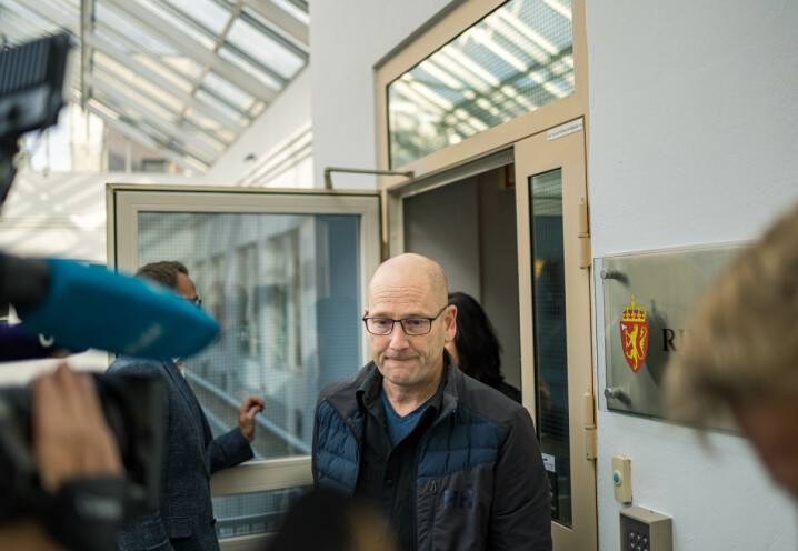 UDF-leder Steffen Handal på vei ut fra Riksmeklerens kontor under lærerstreiken.