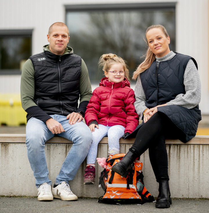 Viola (6) bor i Trondheim, sammen med mamma Monica Heggen Bergh og pappa Espen.