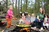 I Trollskogen naturbarnehage spiser barna vegansk bålmat