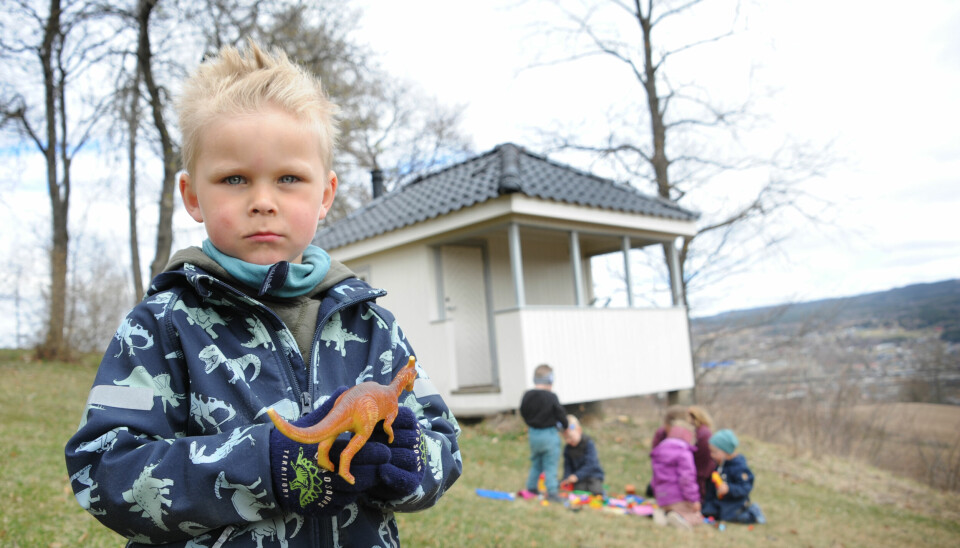 Gustav Olsen og de andre barnehagebarna kan bruke hagehytta til Diakonstiftelsen Røysumtunet når de er ute hele dagen.