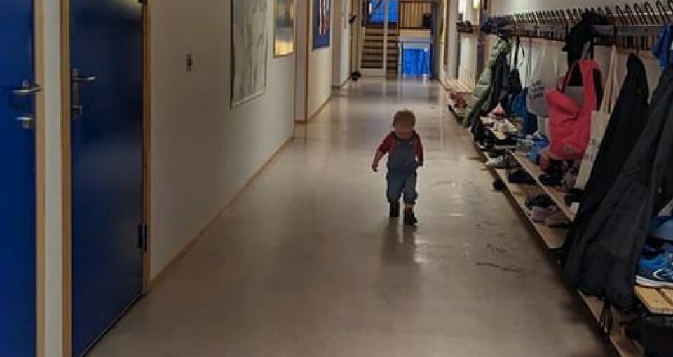 Vikarkrise – Emmi (1,5 år) må være med på skolen