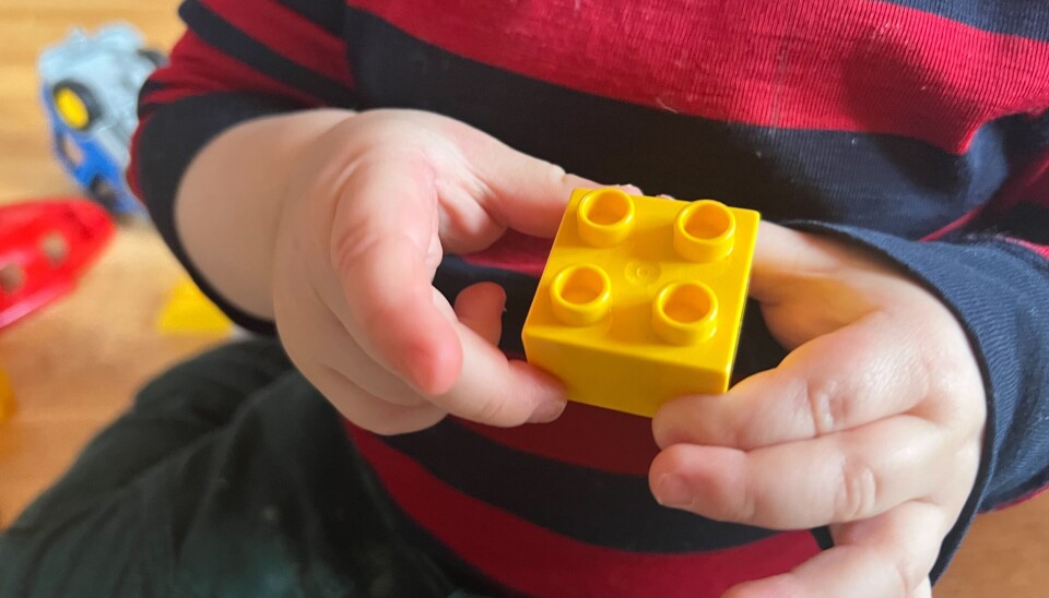 Vil stramme inn åpningstidene for å innfri bemanningsnormen barnehage
barn leker
lego
duplo
