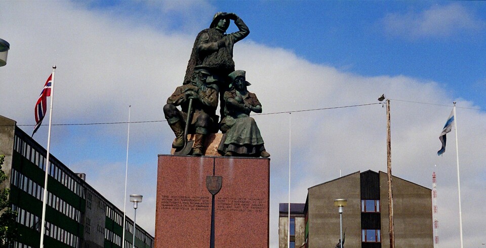 Ill.foto: Innvandrermonumentet i Vadsø ble reist i 1977 til minne om den betydelige finske/kvenske innvandringen til Finnmark på 1800-tallet.