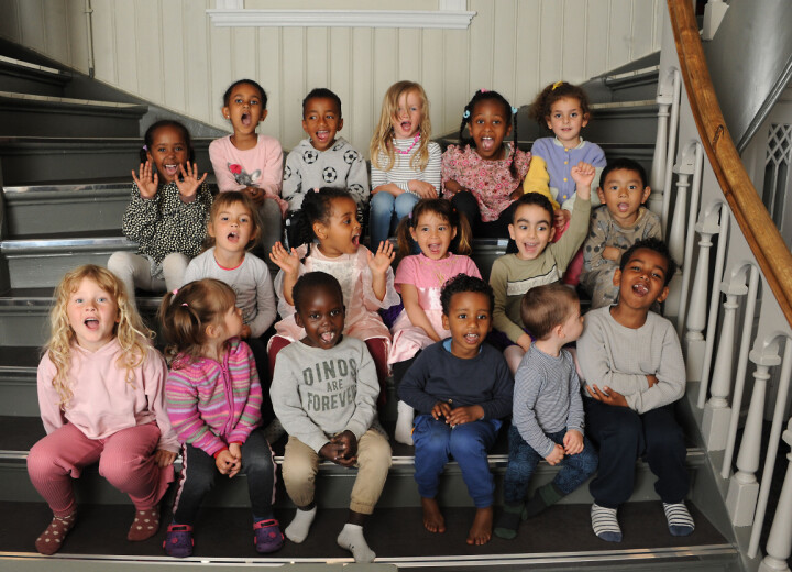 Storgaten barnehage i Grimstad har barn fra 15 ulike land. Her er noen av dem.