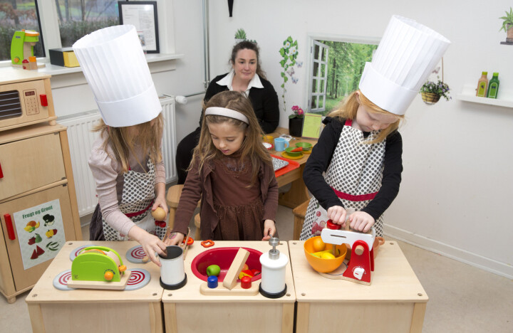 Philou (t.v.), Sumayyah og Clara og pedagog Anne Marie von Holck.
