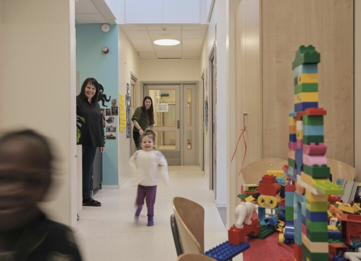 Utdanningsnytt besøkte Bekkfaret barnehage i Ørland i vinter. De er en av barnehagene i prosjektet med økt bemanning i kommunen.