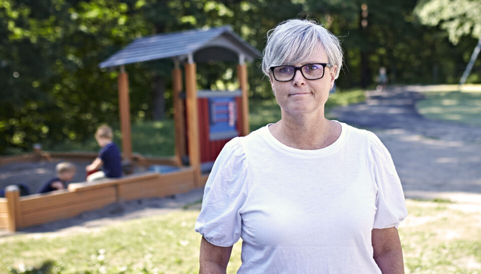 – Jeg husker godt at vi brukte metodene til supernannyene som var populære på 2000-tallet. Vi satte barnet alene for en timeout. Jeg skjønner nå at var helt forferdelig, forteller barnehagelærer Torill Petterson.