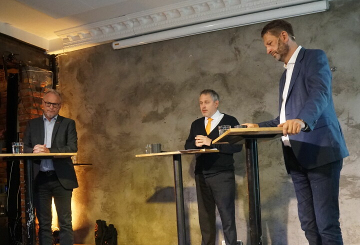Btyrådsleder Raymond Johansen (Ap), debattleder Eirik Løkke og byrådslederkandidat Eirik Lae Solberg (H)