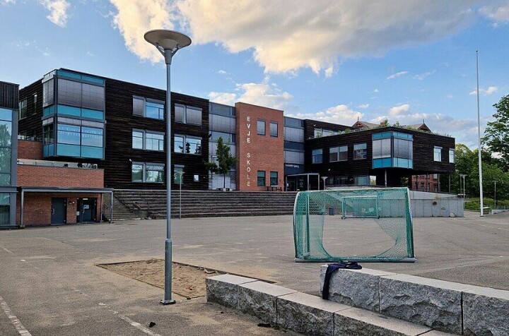 Evje skole er en av skolene i Bærum som står uten rektor.