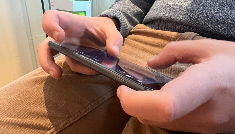 mobil iphone spill spilling