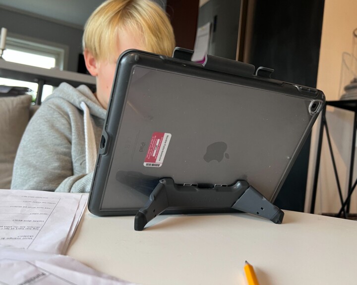 – Å hive ut alle digitale enheter er like feil som å bare bruke digitale verktøy, sier lærer Carl Andreas Myrland.