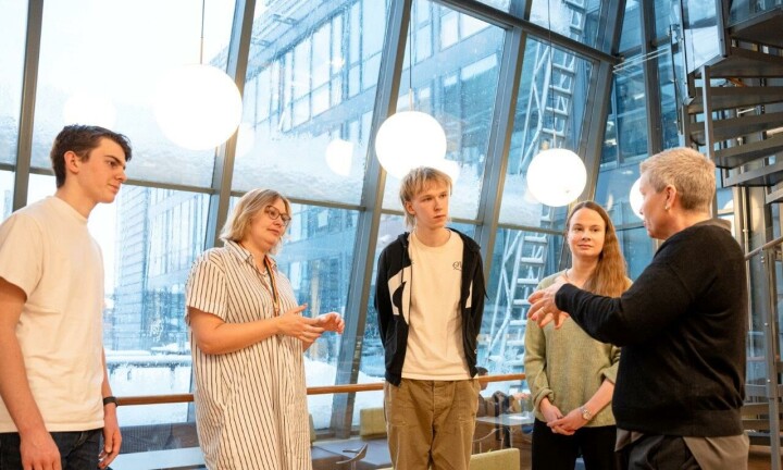 Elever og lærere ved Elvebakken videregående skole snakker åpent om vurdering.