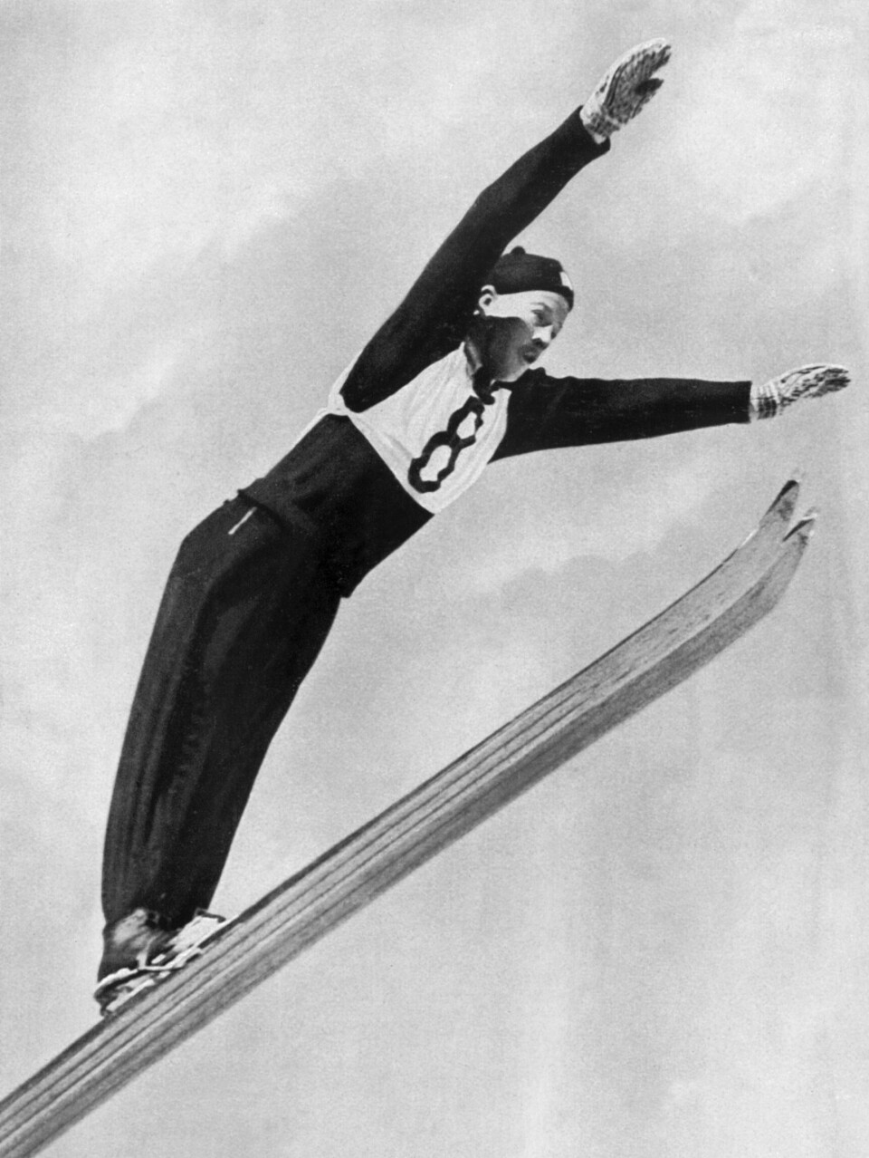 Hopperen Birger Ruud fra Kongsberg tar gull i OL I Garmisch-Partenkirchen i Tyskland i 1936.