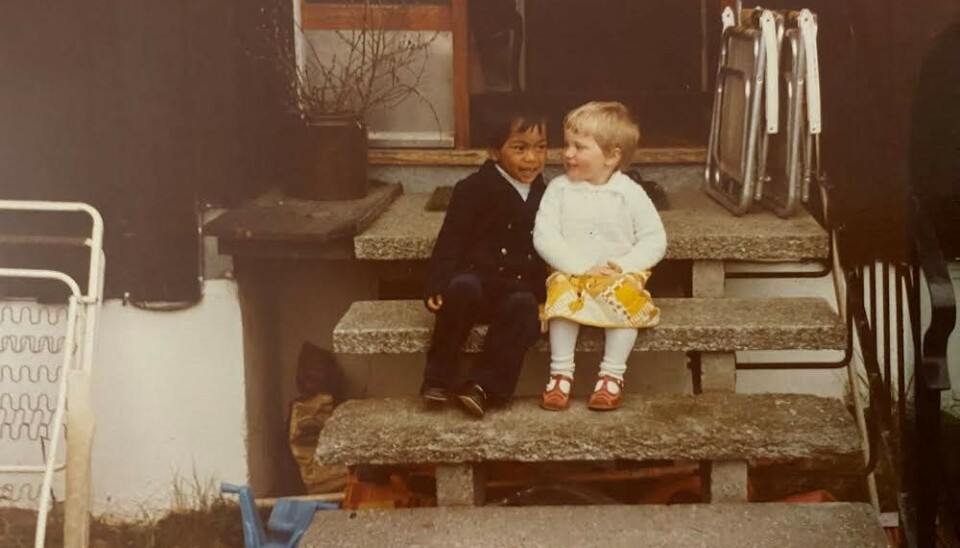 Det Agnete Gjerset husker aller best fra barndommen, var da hun smugspiste Marie-kjeks med vennen Christian Strand, som hun var nabo med.