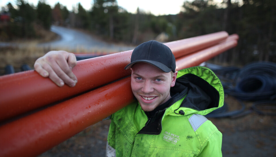 Fornøyd rørlegger på jobb.