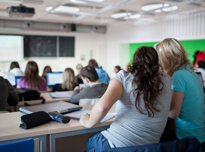Ap: Vil ikke fjerne master fra lærerutdanninga Lærerstudent student