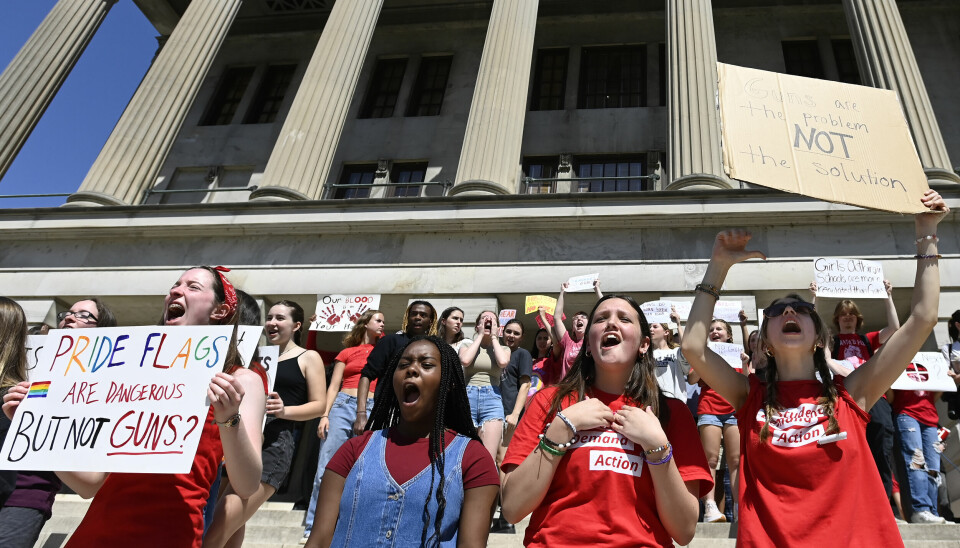 Elever protesterte mot at lærere skal få lov til å bære våpen på skolene.