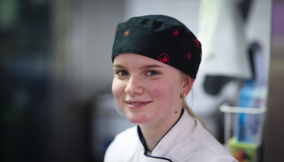 Juliette gikk et halvt år på skole: Nå er hun lærling og blir ferskvarehandler