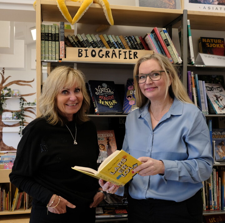 Biblioteklærer Ingeborg Anly og rektor Ingvild Fredbo.