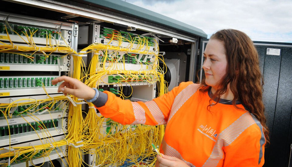 Når det kommer nye kunder, eller kunder skal fra HFC over til FTTH, må Victoria i skapet og sette på signaler. Hovedsentralene er helt avgjørende for gode signaler til sluttkundene.