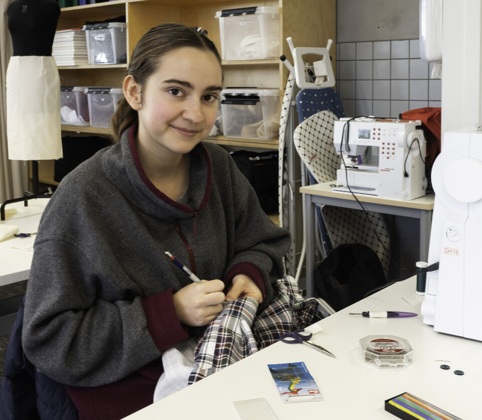 På denne skolen nøster de sammen søm og studiekompetanse