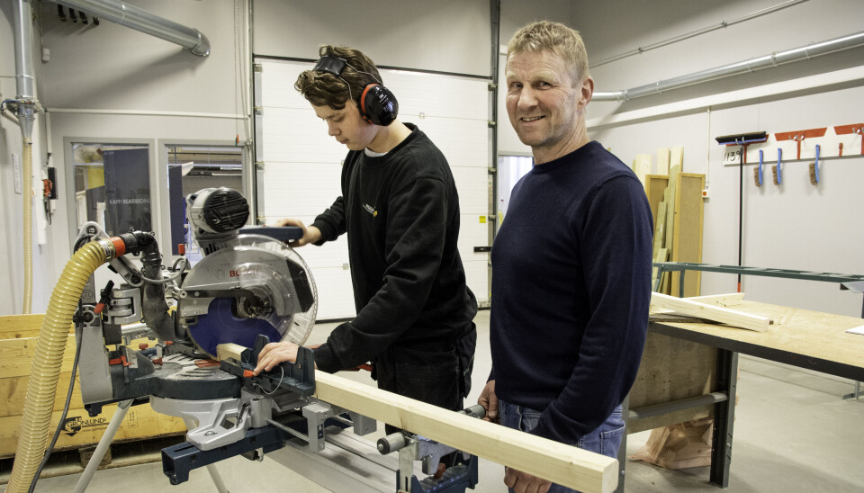Avdelingsleder Per Ivar Lomheim liker seg inne hos elevene. Lucas Aarøy på vg1 har bestemt seg for å bli tømrer. Han synes det er et artig fag og har også en bror som har tatt samme utdanningen.