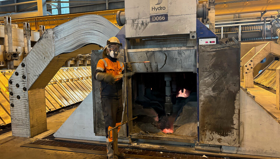 Han er teamleder på Europas største aluminiumsfabrikk, Viktor Eikebø (26) .