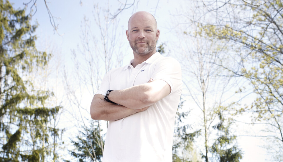 Espen Øby (39), pedagogisk leder i Nærsnes Kystbarnehage i Asker mener pedagoger trenger å komme seg opp i trærne og by på risikolek