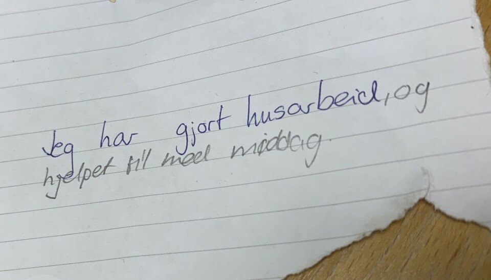 Her lager elevene kafé for pensjonistene hver tirsdag