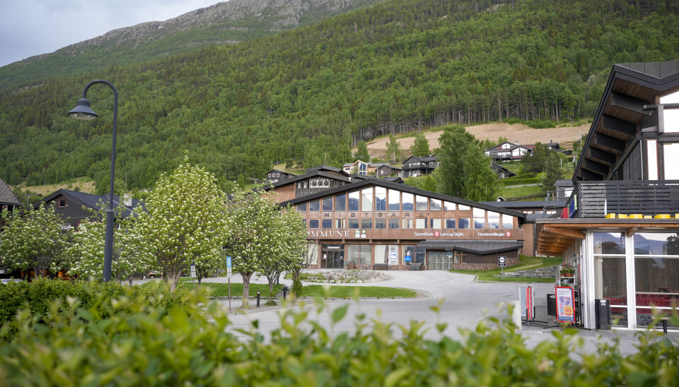 Lom sentrum med kommunehuset.