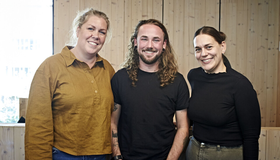 Stedfortredende styrer Monica Undby (f.v.) Adam og styrer Astrid Eline Ferkingstad er opptatt av at alle barn skal få lov til å være akkurat sånn de er.