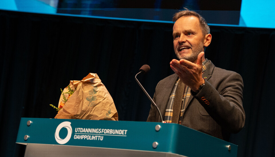 Thom Jambak, her da han ble valgt som nestleder av Utdanningsforbundet .