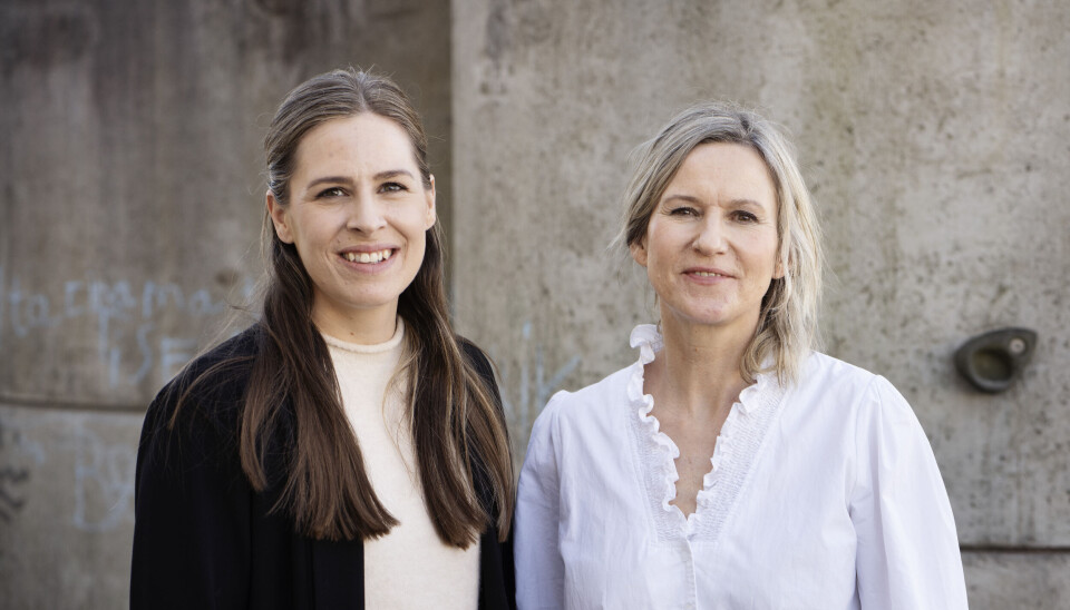 Lærer Mari Lura Elvedahl (t.h.) og leder i SFO Ann-Terese Tollefsen Vagle ved Sørbø skole