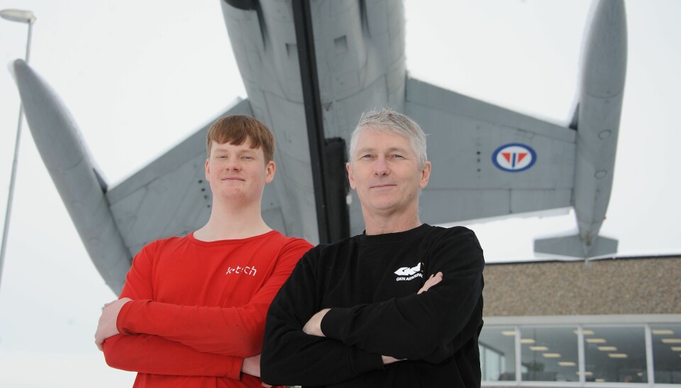 Alle lærlinger GKN Aerospace har en fadder som følger dem tett. Her er Casper André Wulfsberg med sin fadder, Geir Hellem.